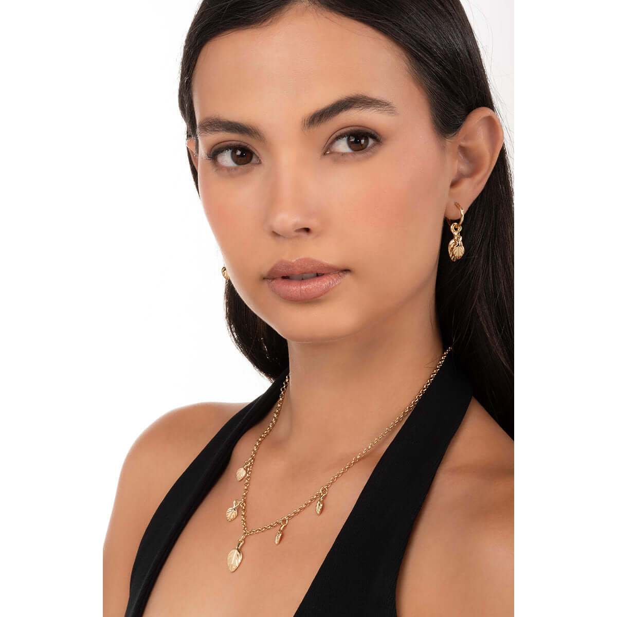 Aretes en baño de oro diseño hojas colgantes