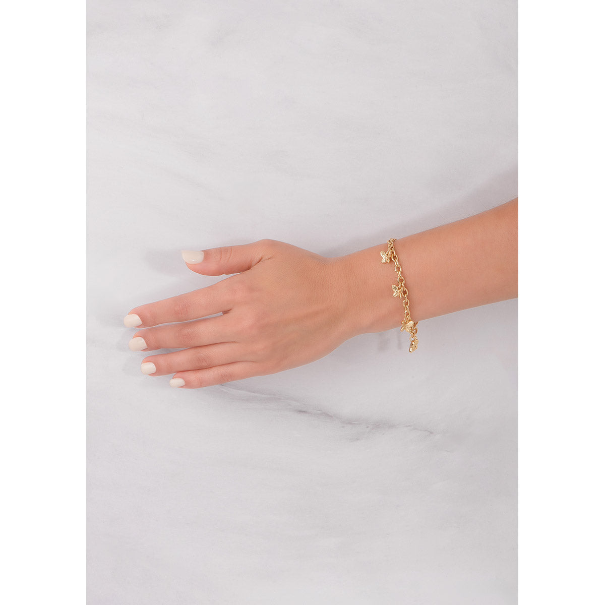 Pulsera en baño de oro con dijes de mariposas