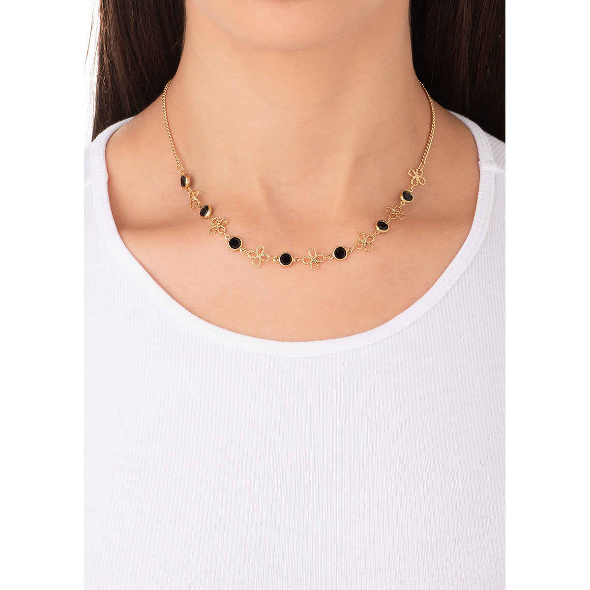 Collar en baño de oro con dijes elegantes y piedra negra