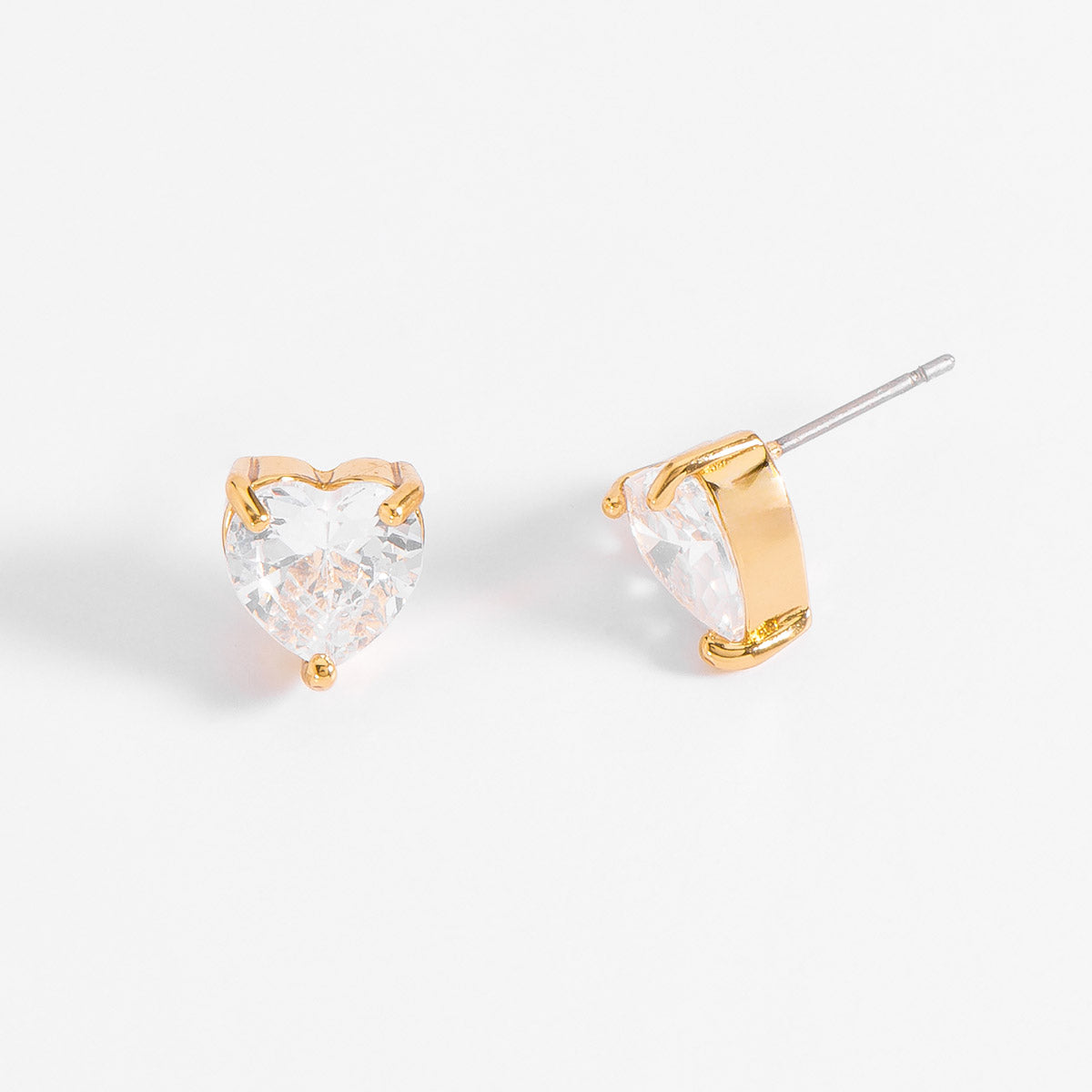 Aretes de oro con Diamonice en corazón