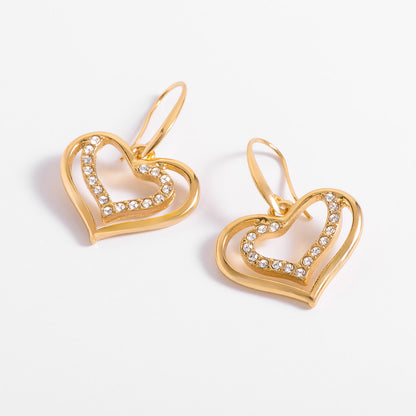 Aretes de doble corazón en oro con piedras cristal