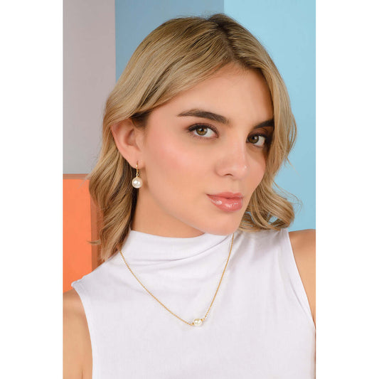 Arete de patente con perla tono crema