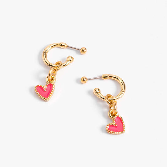 Aretes en baño de oro con dije de corazón rosa