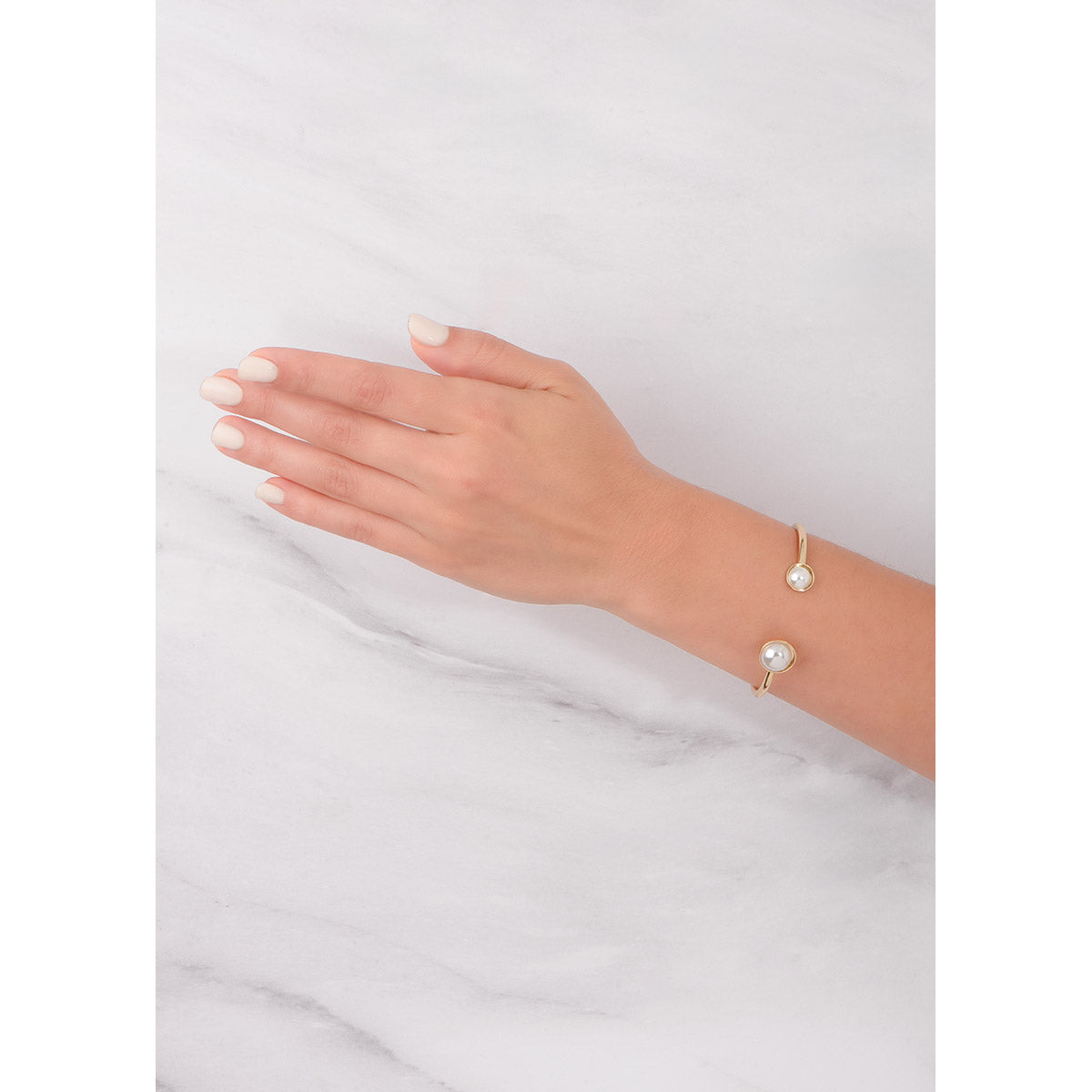 Pulsera minimalista con perlas en oro 18k