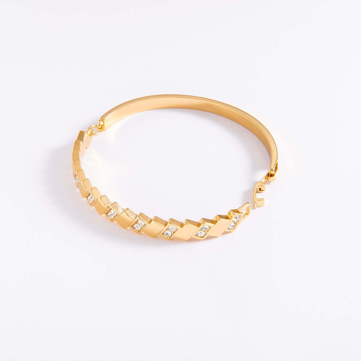 Brazalete en baño de oro y piedras en tono cristal