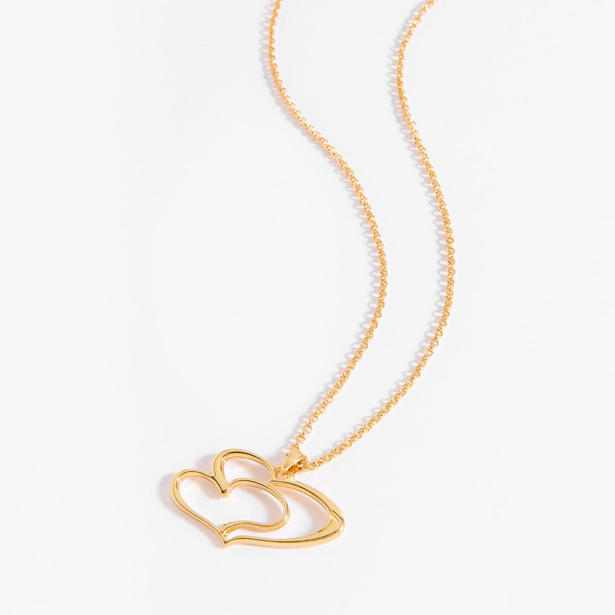 Collar con dije de corazones en baño de oro