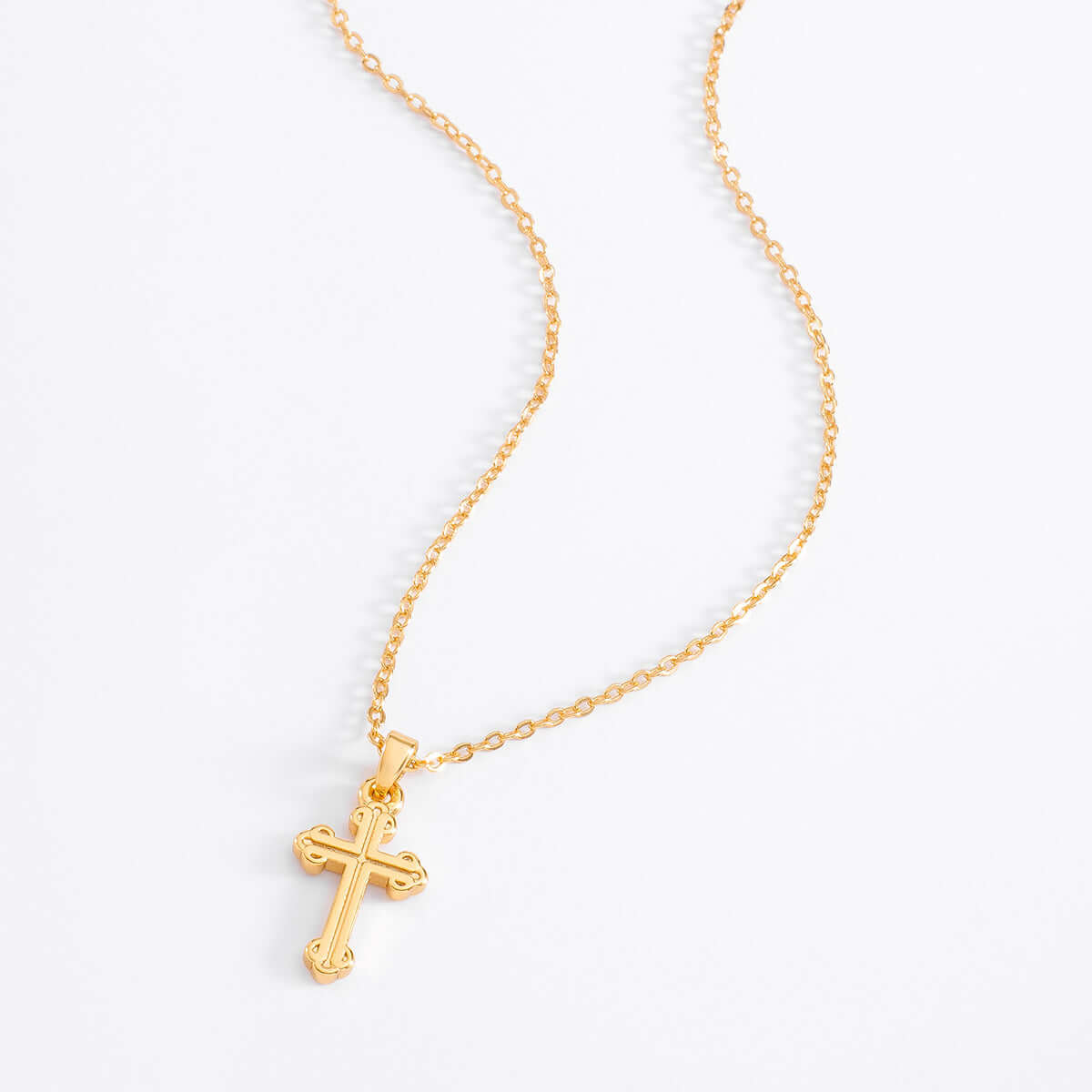 Collar en Baño de Oro con Dije Cruz Diseño Elegante