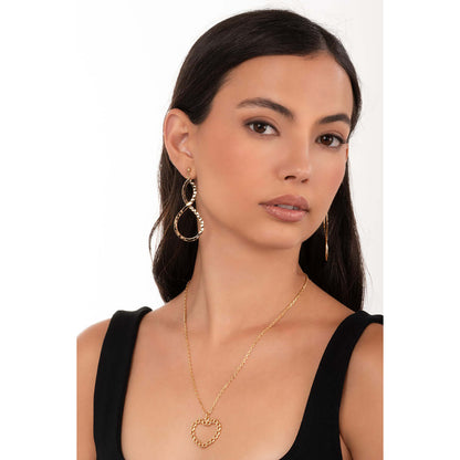 Collar en baño de oro con dije de corazón enlazado