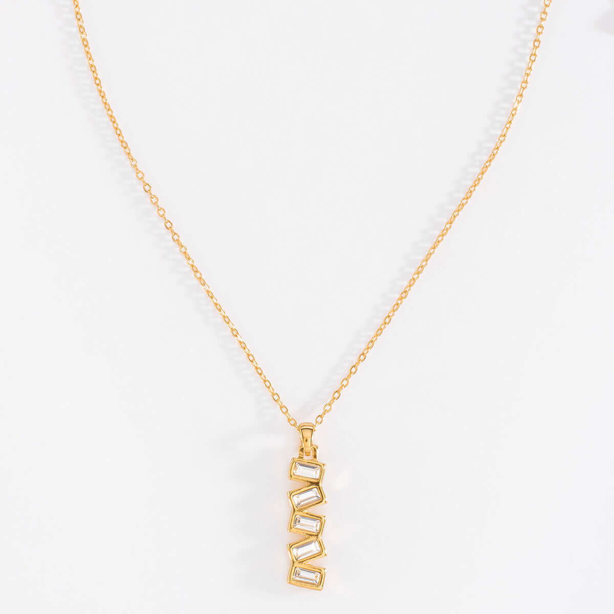 Collar de Oro de 18k con Piedra de Tono de Cristal